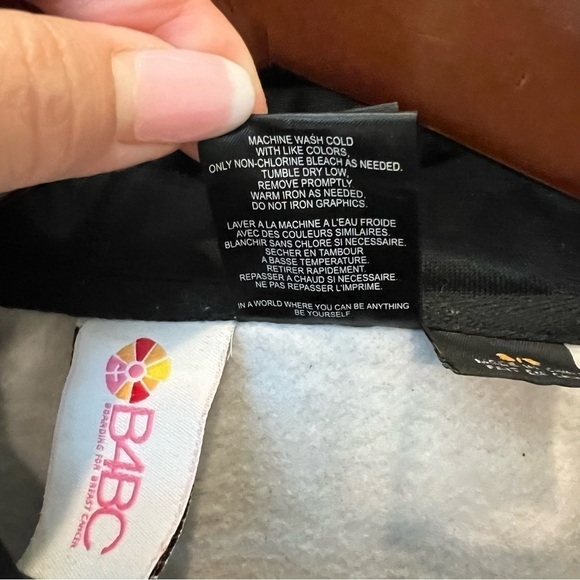 Volcom × B4BC Lipstick Nail Polish Hoodie
Jacket Womens, multicolor,size Small - Picture 7 of 16